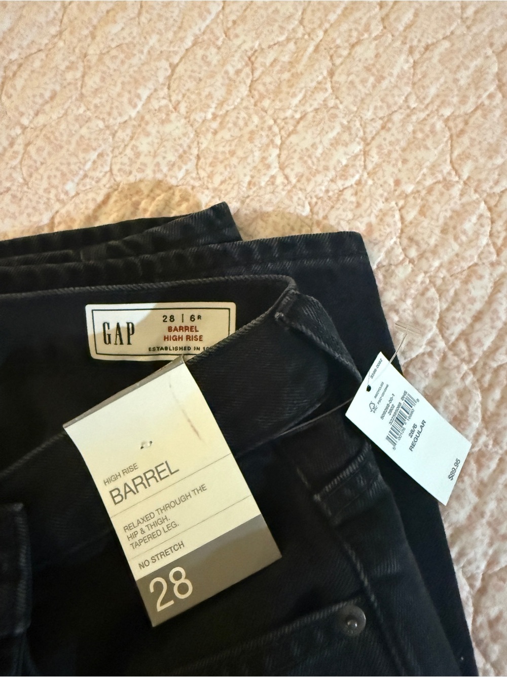 GAP Men’s Barrel High-Rise Relaxed Jeans in Black